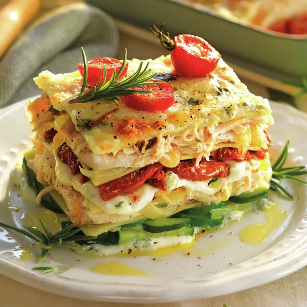 Egy szelet sajttal sütött cukkinis lasagne